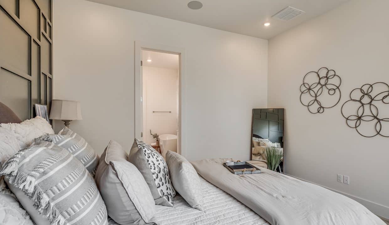 2532 NW 132nd Pl-35