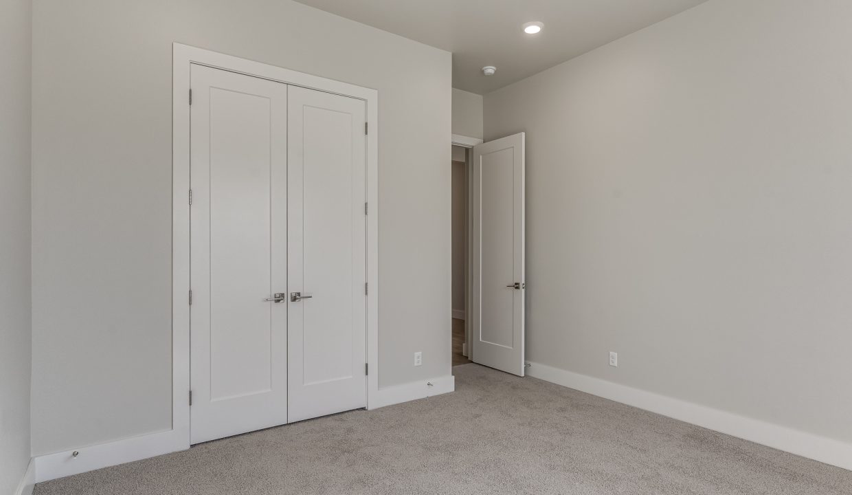 5613 NW 155th St-43