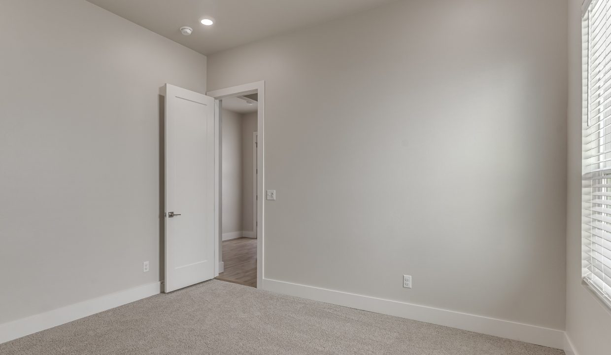 5613 NW 155th St-48