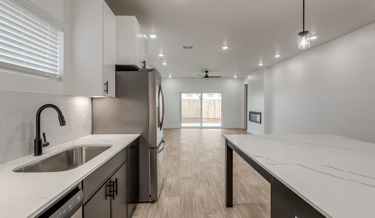 4112 NW 180th St-16