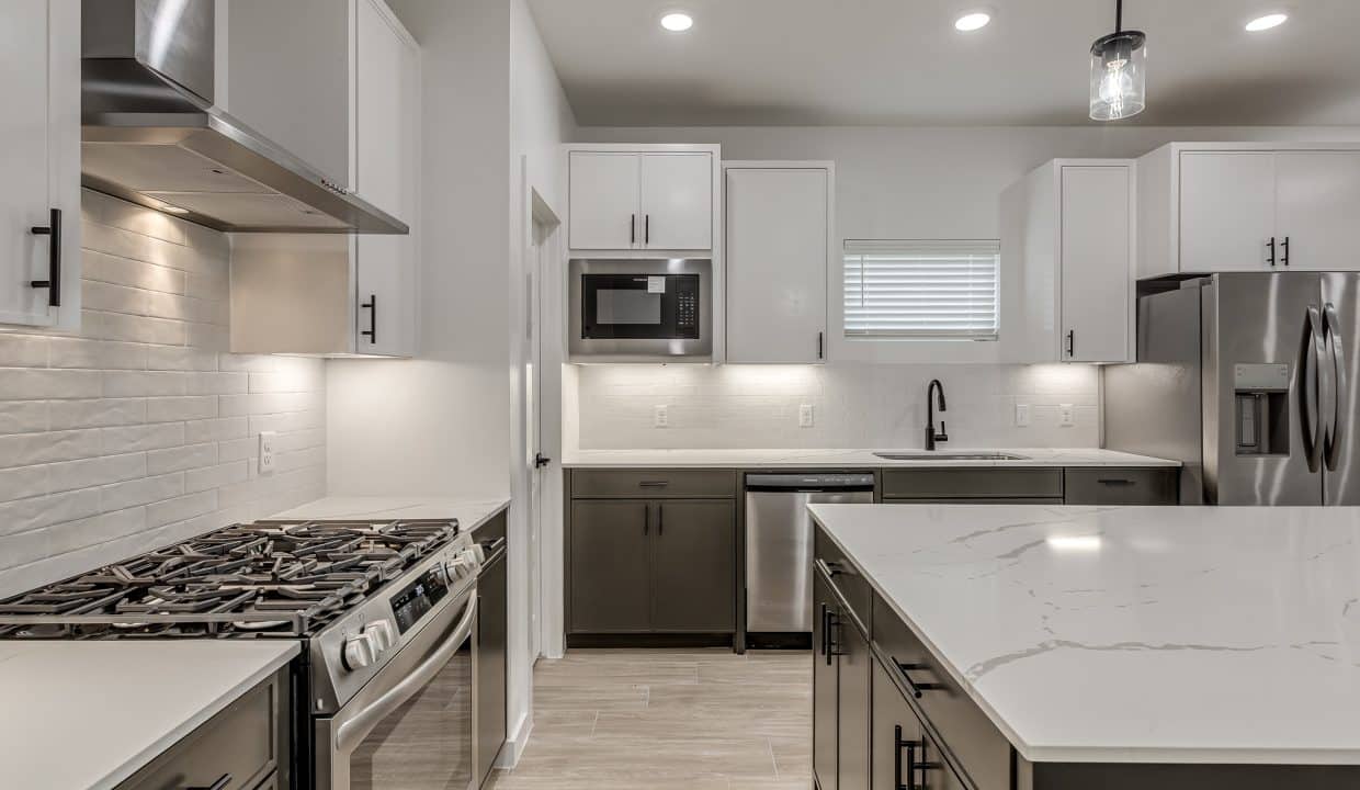 4112 NW 180th St-17