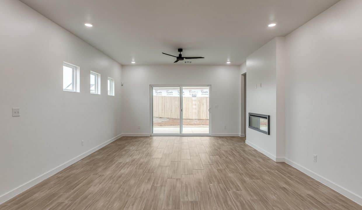 4112 NW 180th St-23