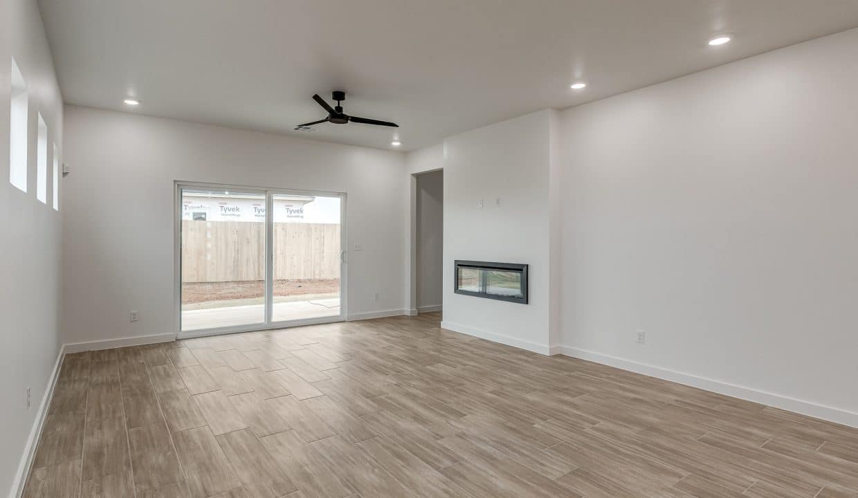 4112 NW 180th St-24