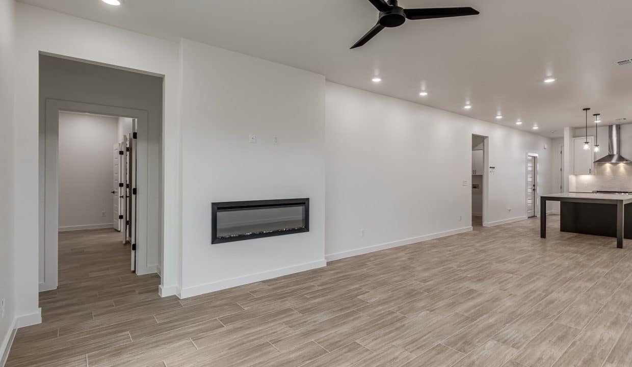 4112 NW 180th St-26