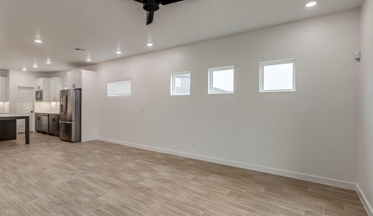 4112 NW 180th St-27