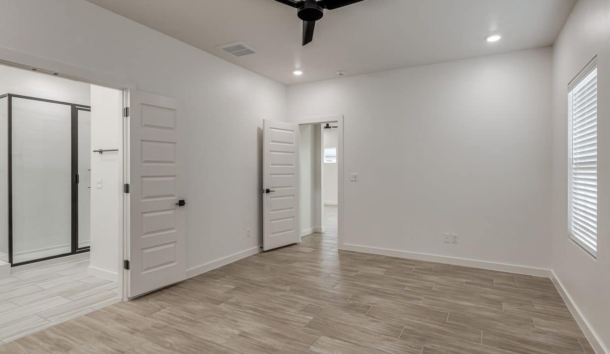 4112 NW 180th St-31