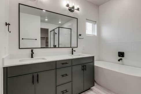 4112 NW 180th St-35