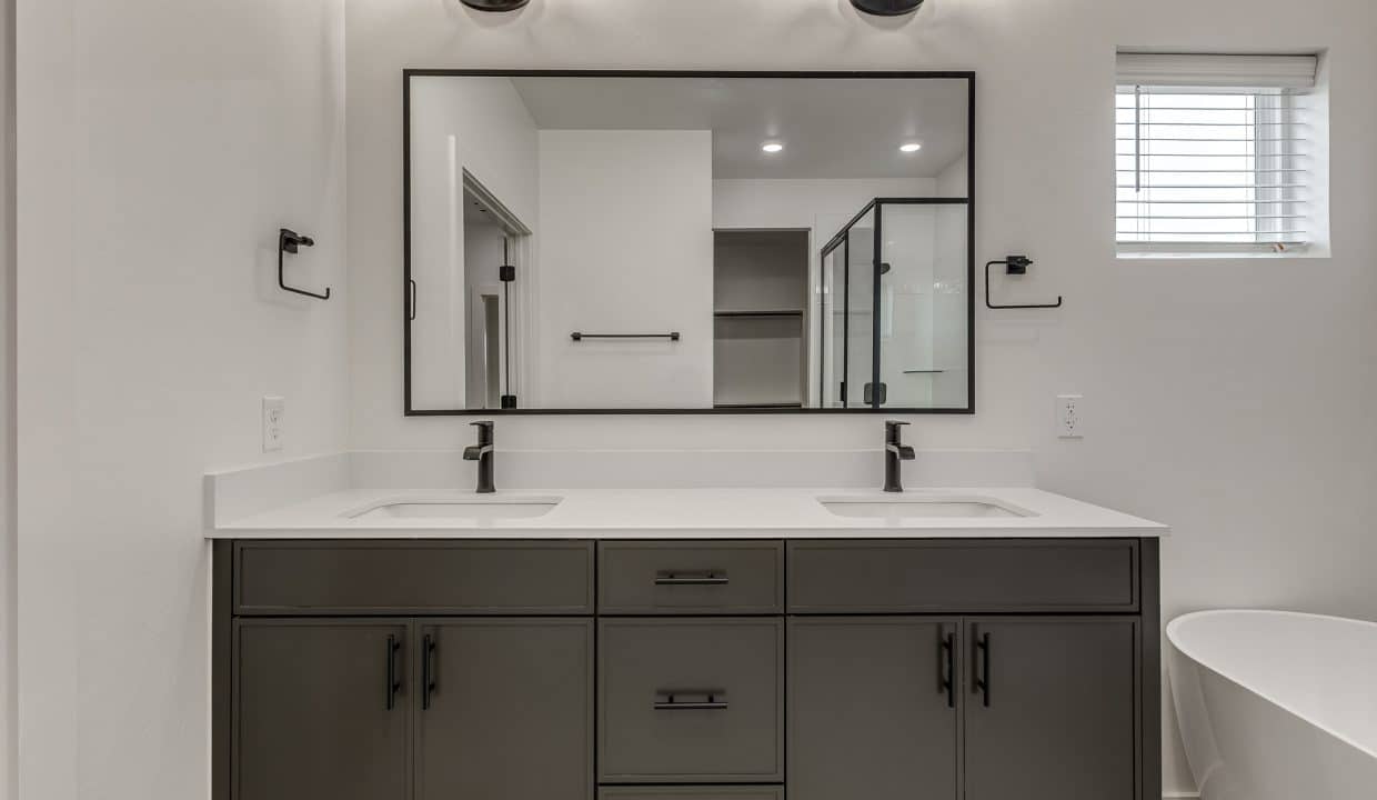 4112 NW 180th St-36