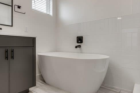 4112 NW 180th St-40