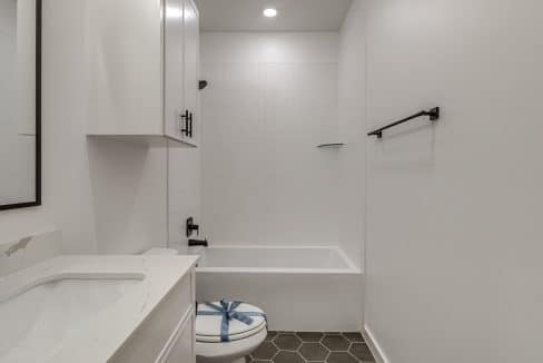 4112 NW 180th St-54