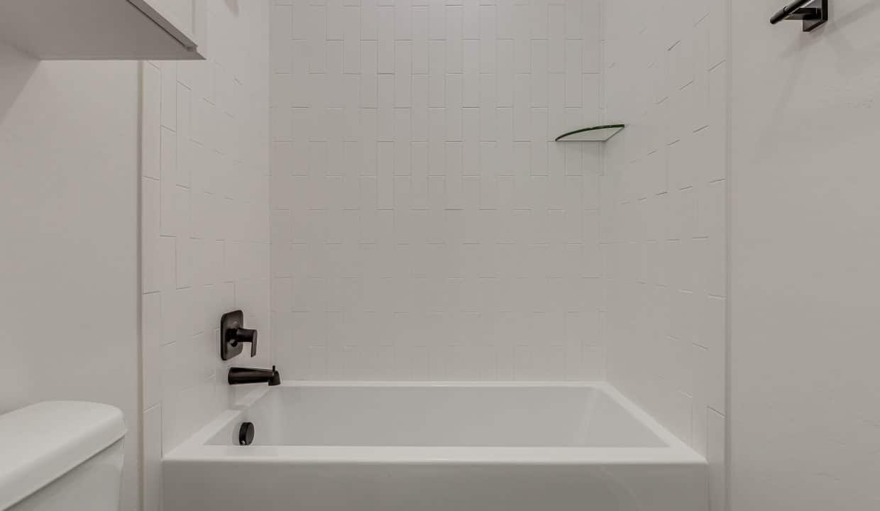 4112 NW 180th St-56
