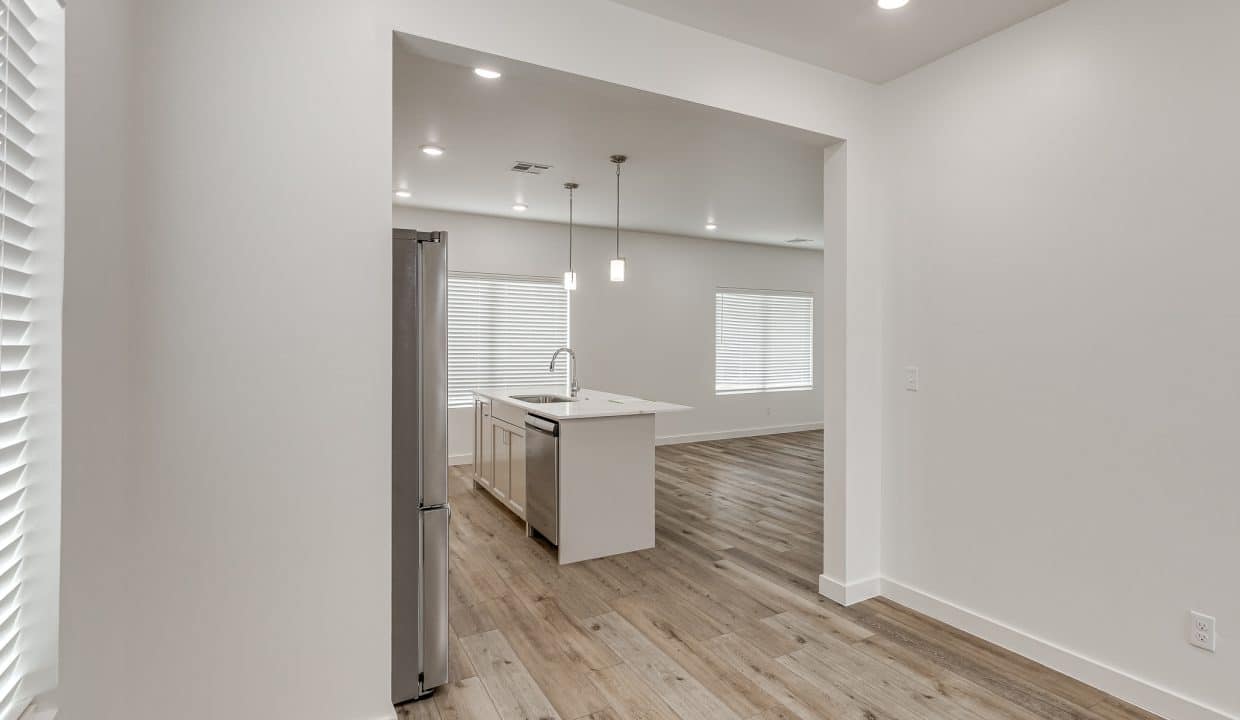 4116 NW 180 Ter-11