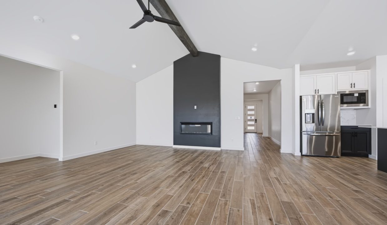 4225 NW 180th St (33) Large