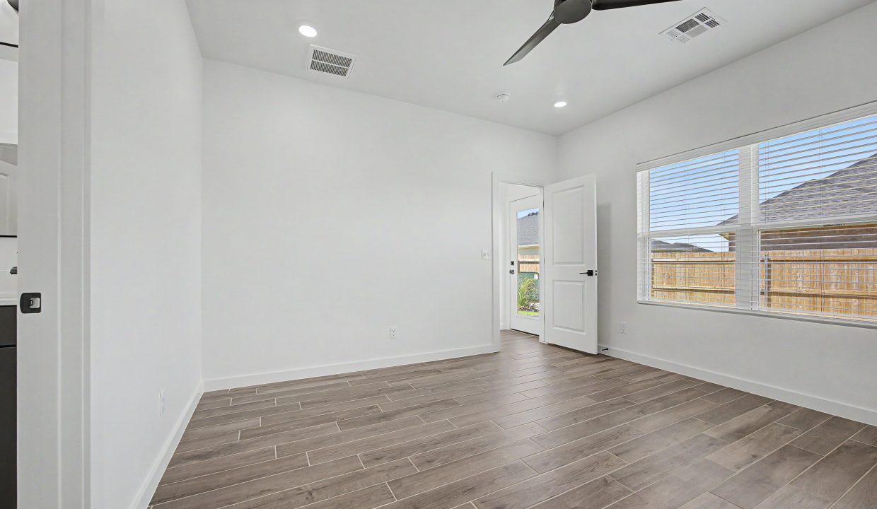 4213 NW 180th Ter (28)