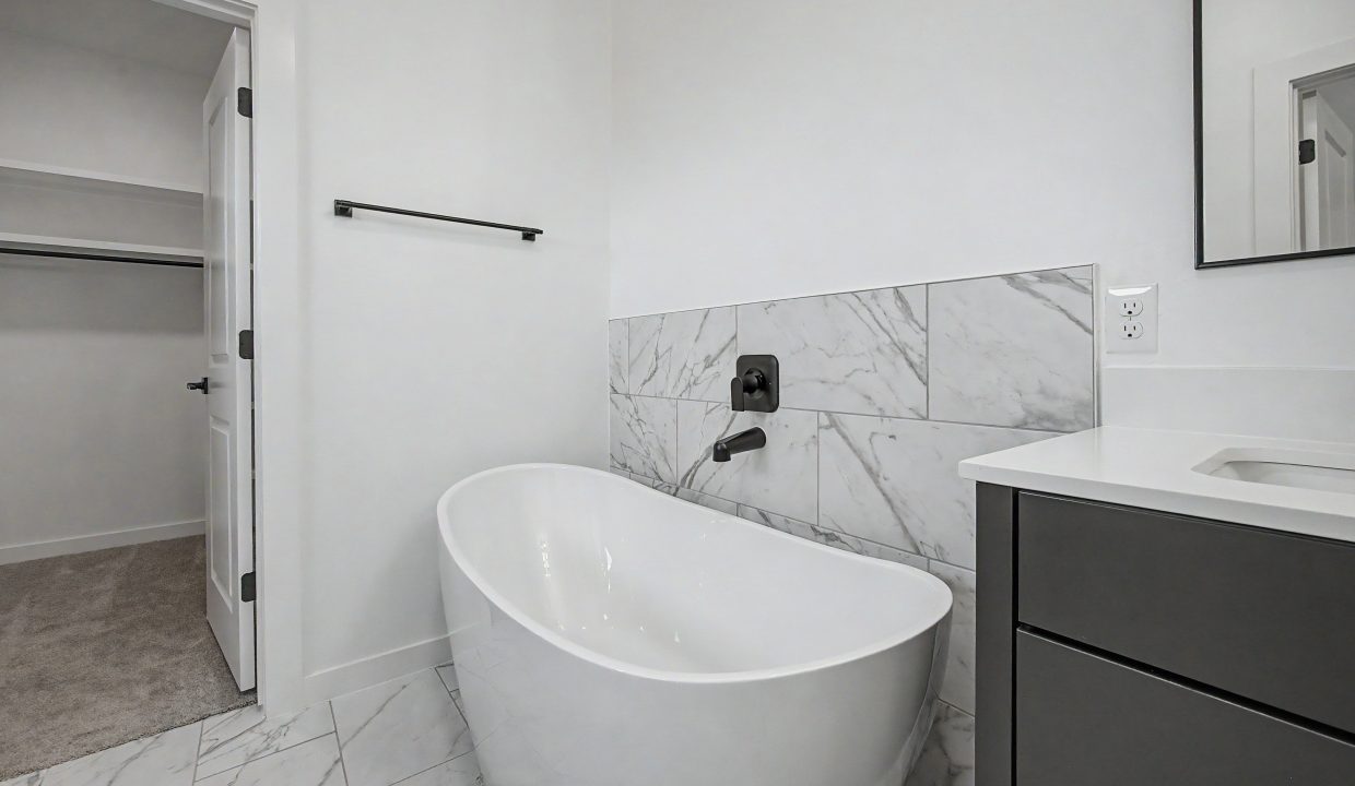 4213 NW 180th Ter (35)
