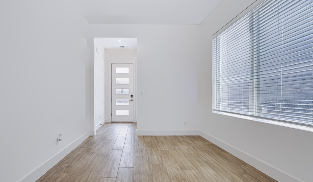 2537 NW 130th St (13) Large