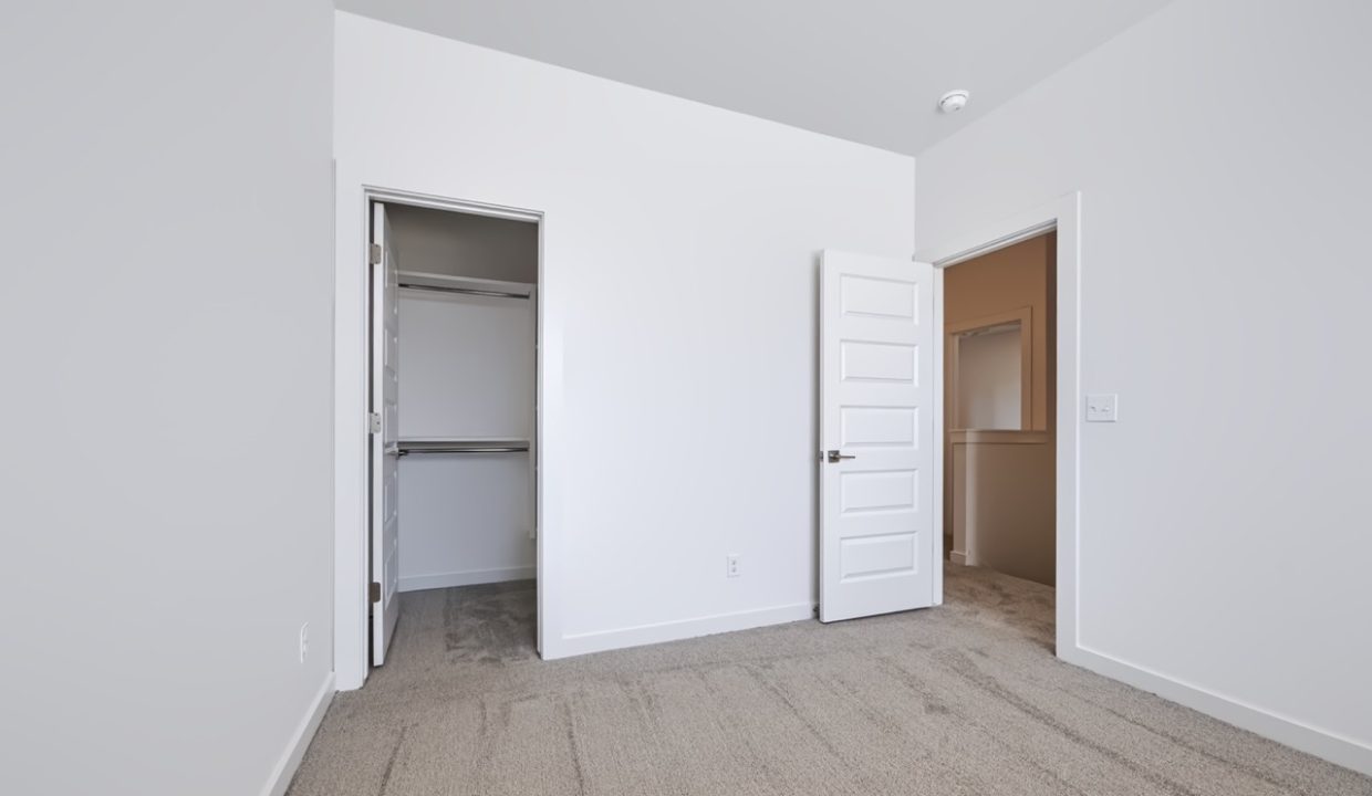 2537 NW 130th St (26) Large