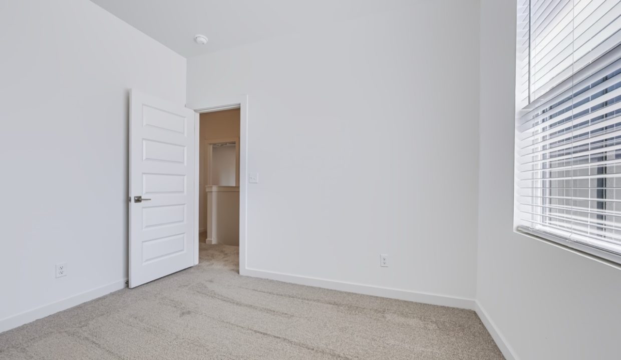 2537 NW 130th St (27) Large