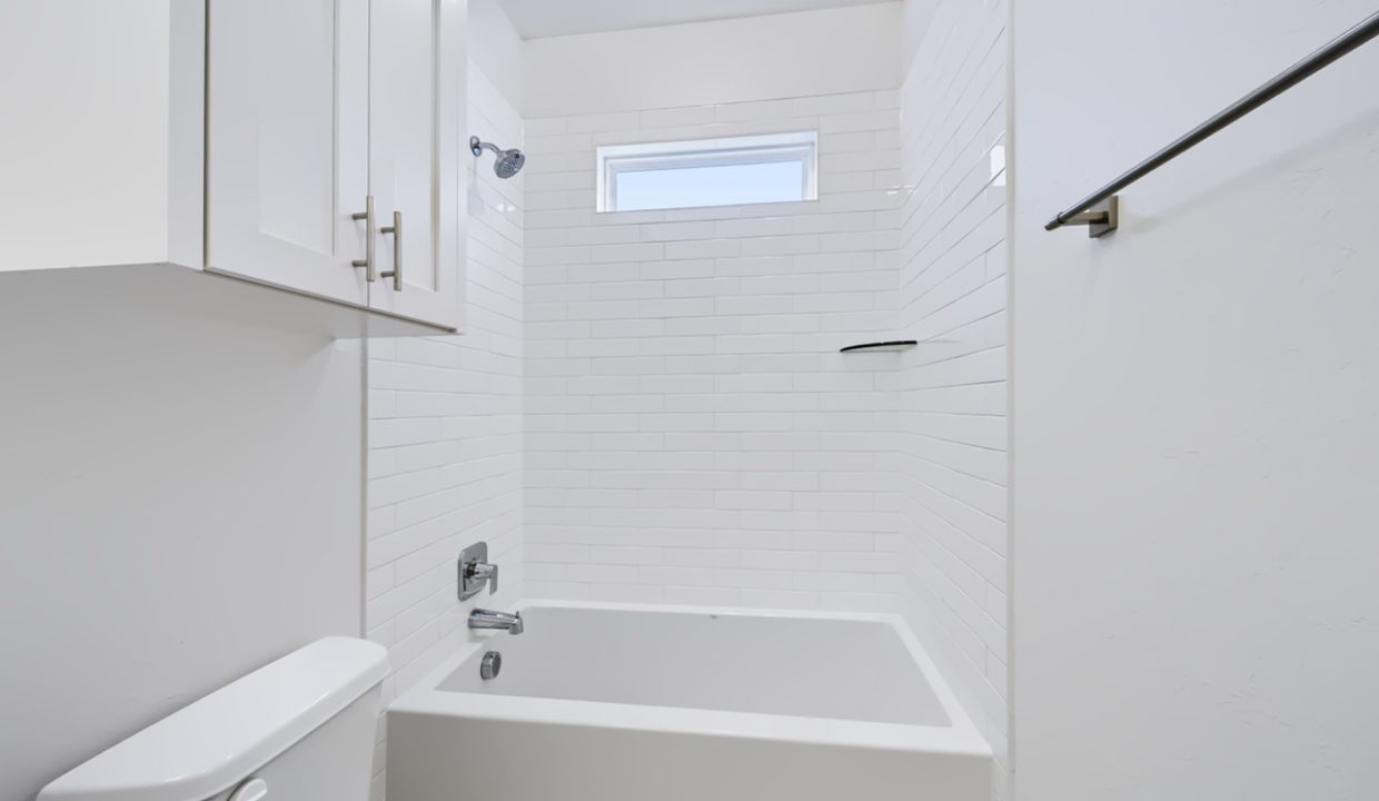 2537 NW 130th St (36) Large