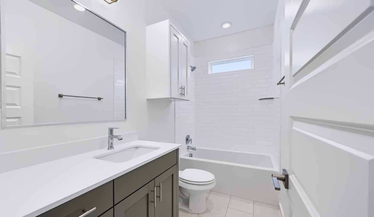 2537 NW 130th St (34) Large