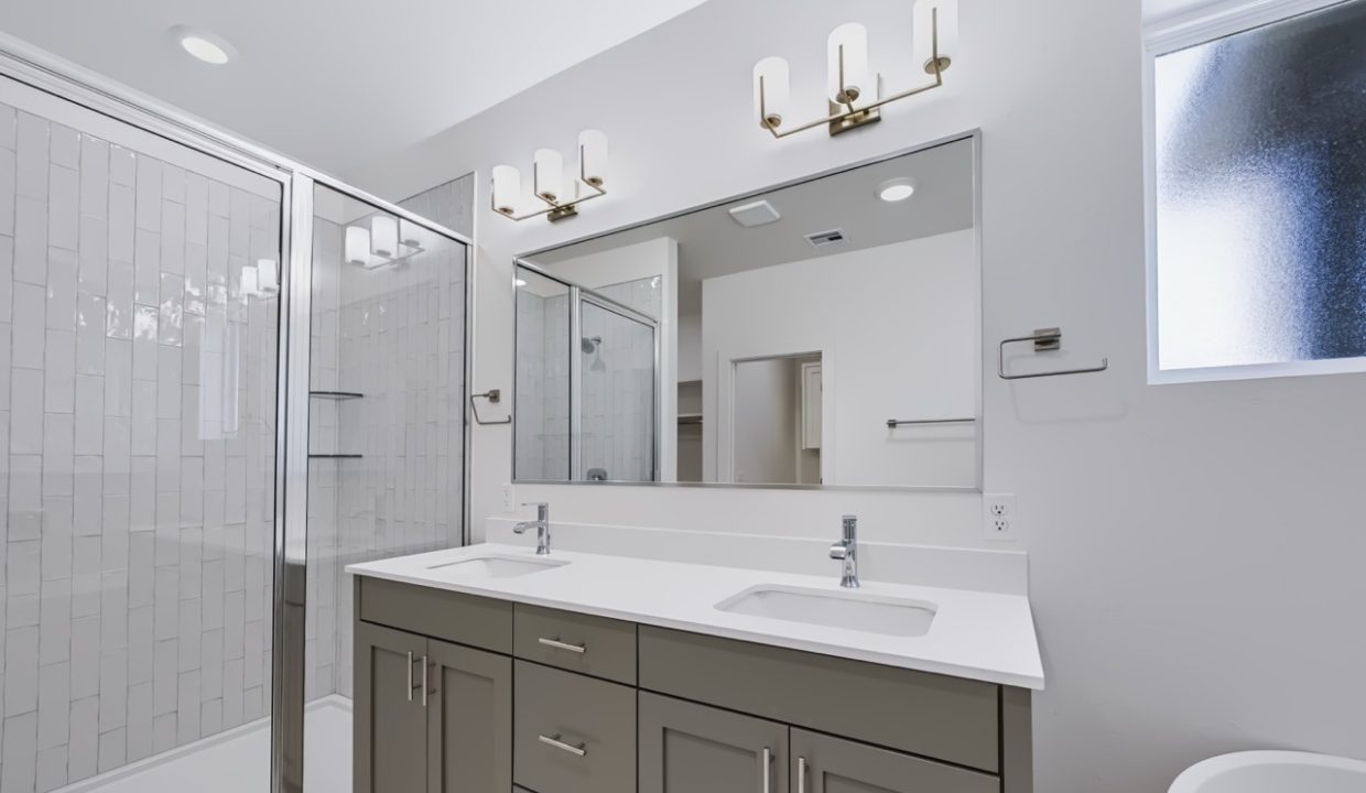 2537 NW 130th St (43) Large