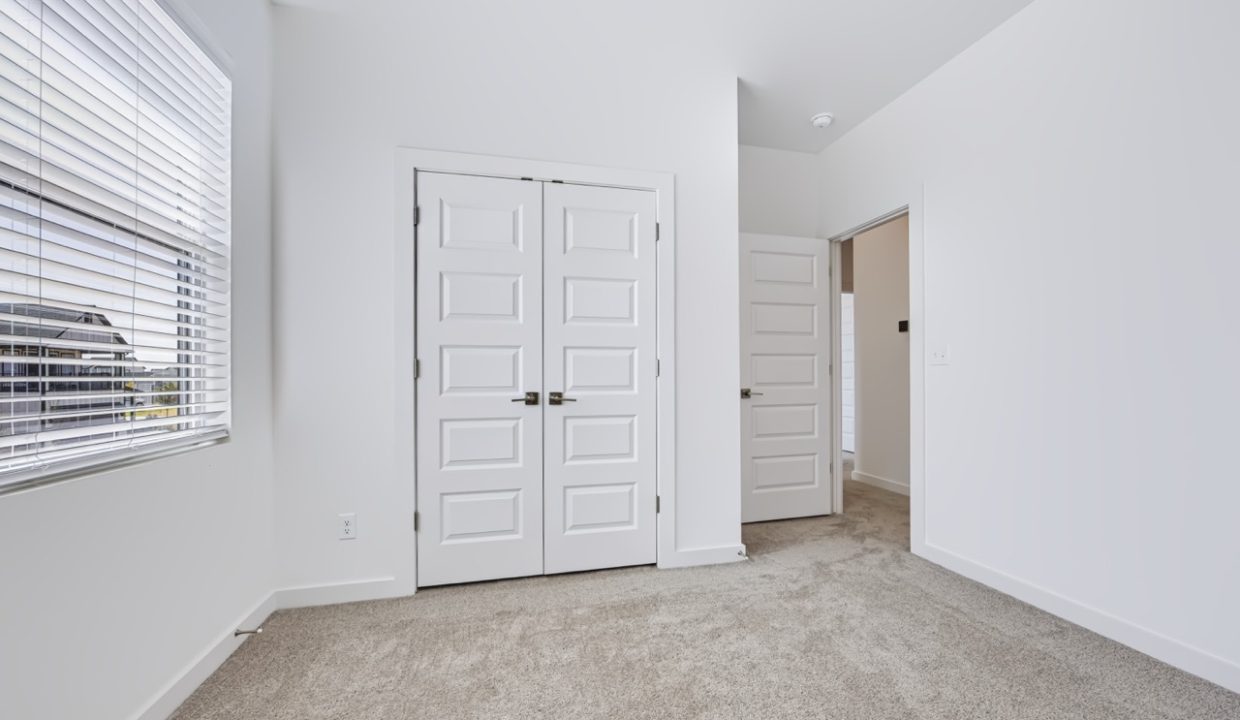 2537 NW 130th St (32) Large