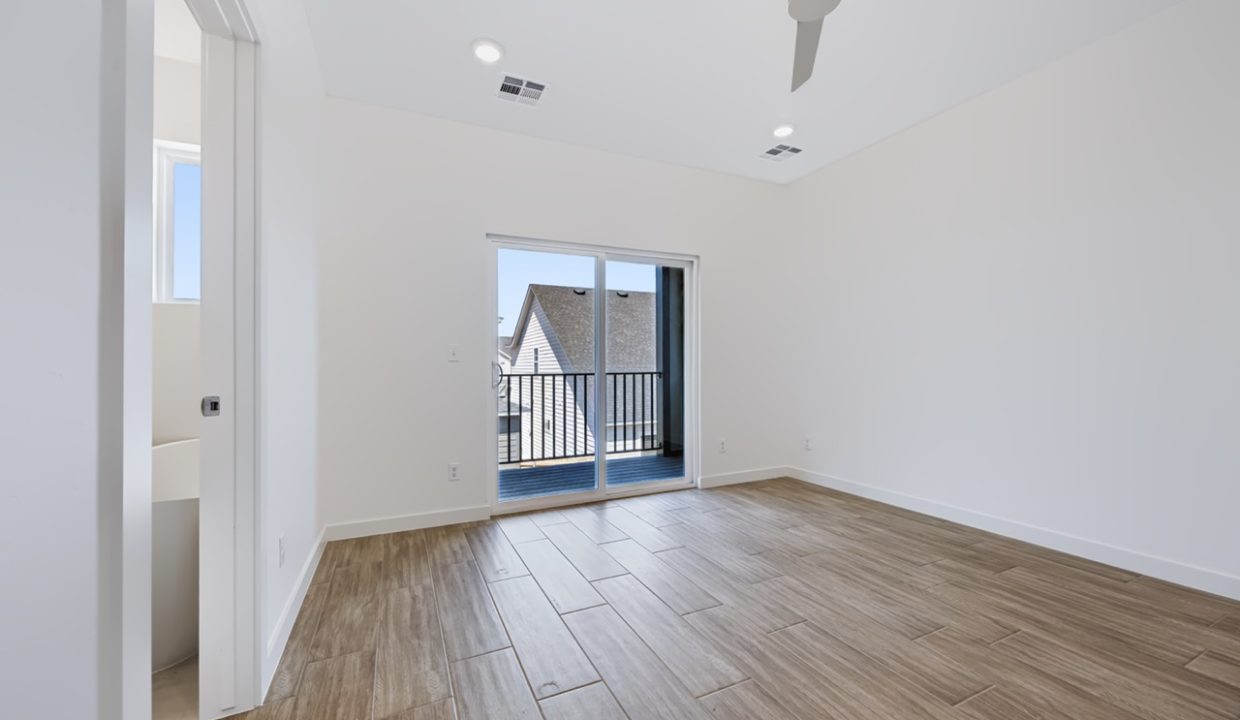 2537 NW 130th St (38) Large